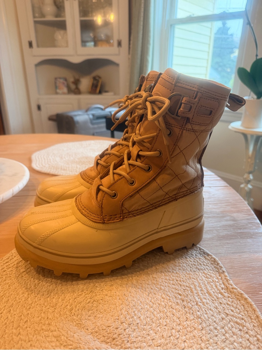 Sorel women’s Wheat/Tan Lace-Up Waterproof winter snow Duck Boots